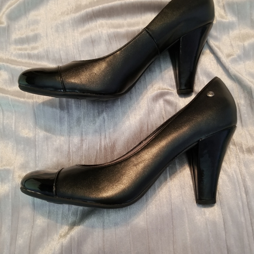 Size 10, medium width pumps